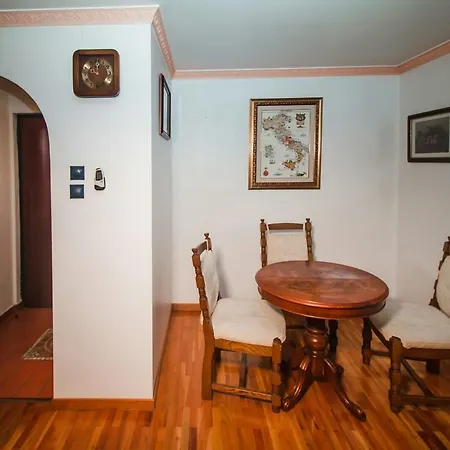 公寓 Aliss Ateneu Apartament 布加勒斯特